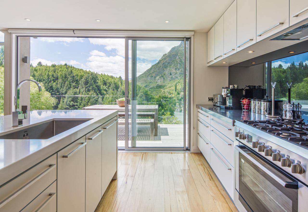 Riverview Retreat Holiday Home By Majordomo Queenstown Oda fotoğraf